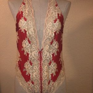 Stunning VS halter teddy